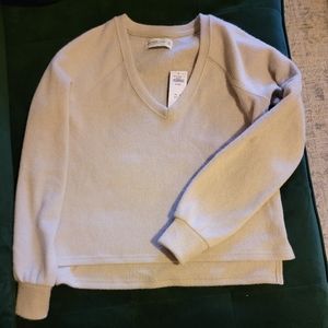 Abercrombie & Fitch NWT Cozy V neck sweater